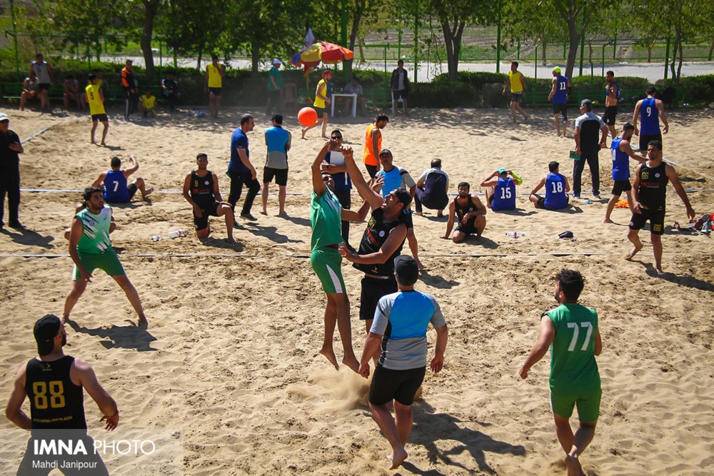پایان مسابقات بین المللی هندبال ساحلی در اصفهان