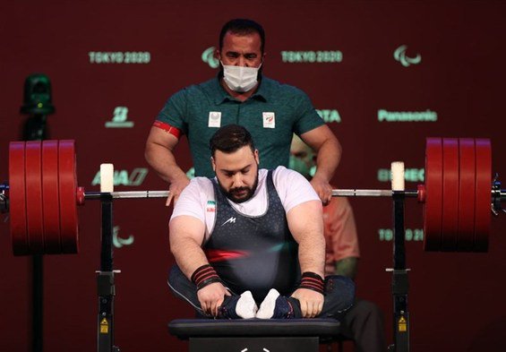 روح الله رستمی وزنه بردار ایران مدال طلای پارالمپیک را کسب کرد