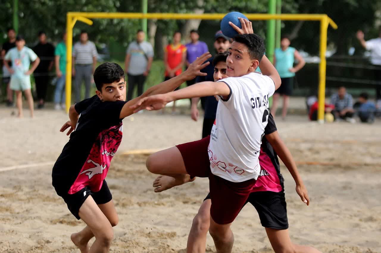 پایان مسابقات هندبال ساحلی آقایان و بانوان استان اصفهان