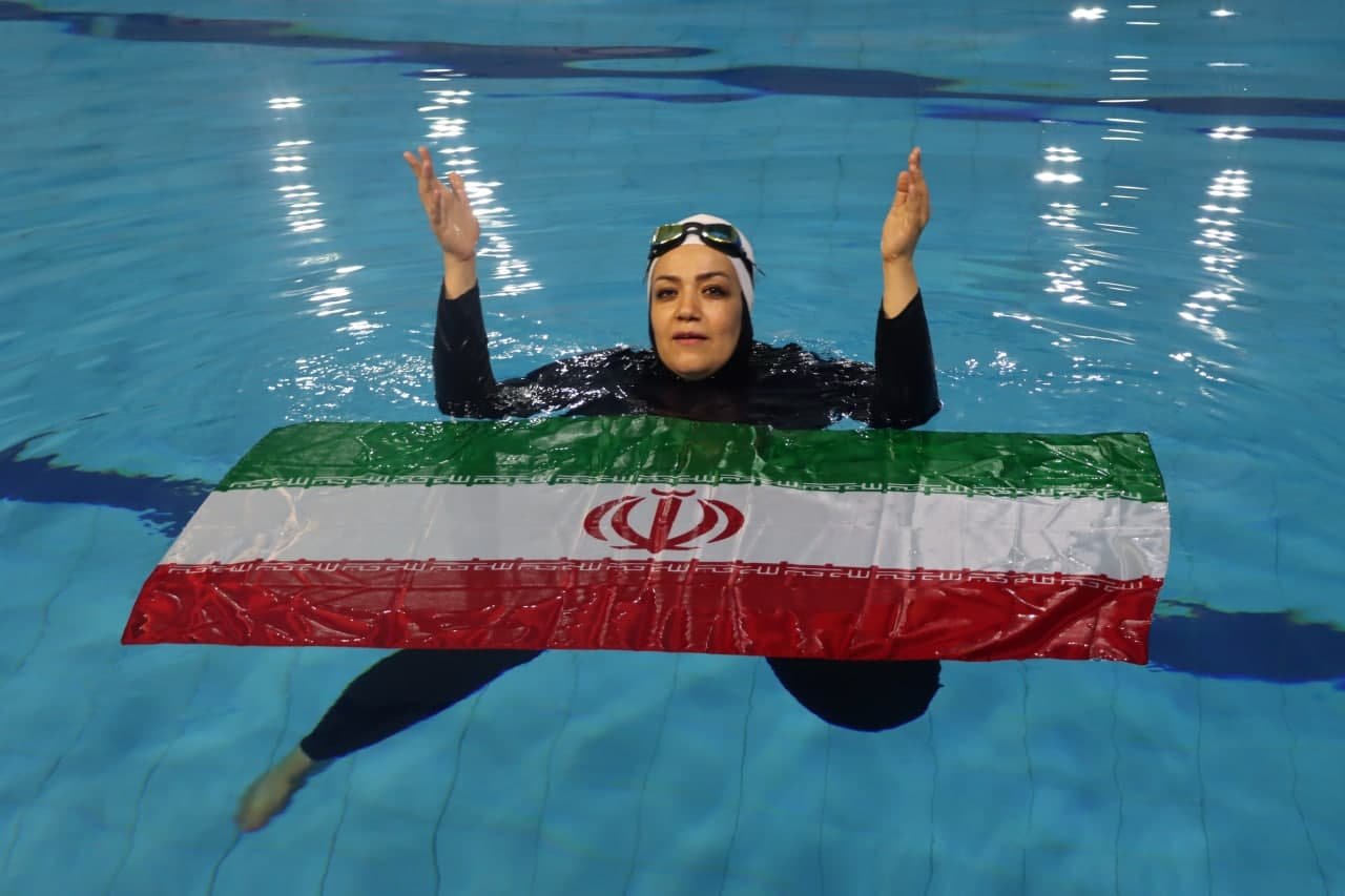 ثبت رکورد جدید شنای پای دوچرخه (دست بالا)  به مدت 40 ساعت توسط بانوی با اراده اصفهانی