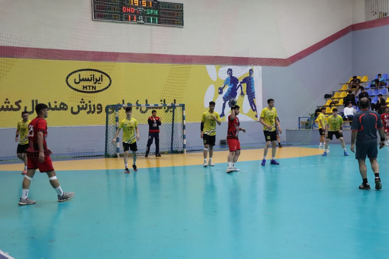 پایان روز نخست مسابقات هندبال جوانان ایران در اصفهان 