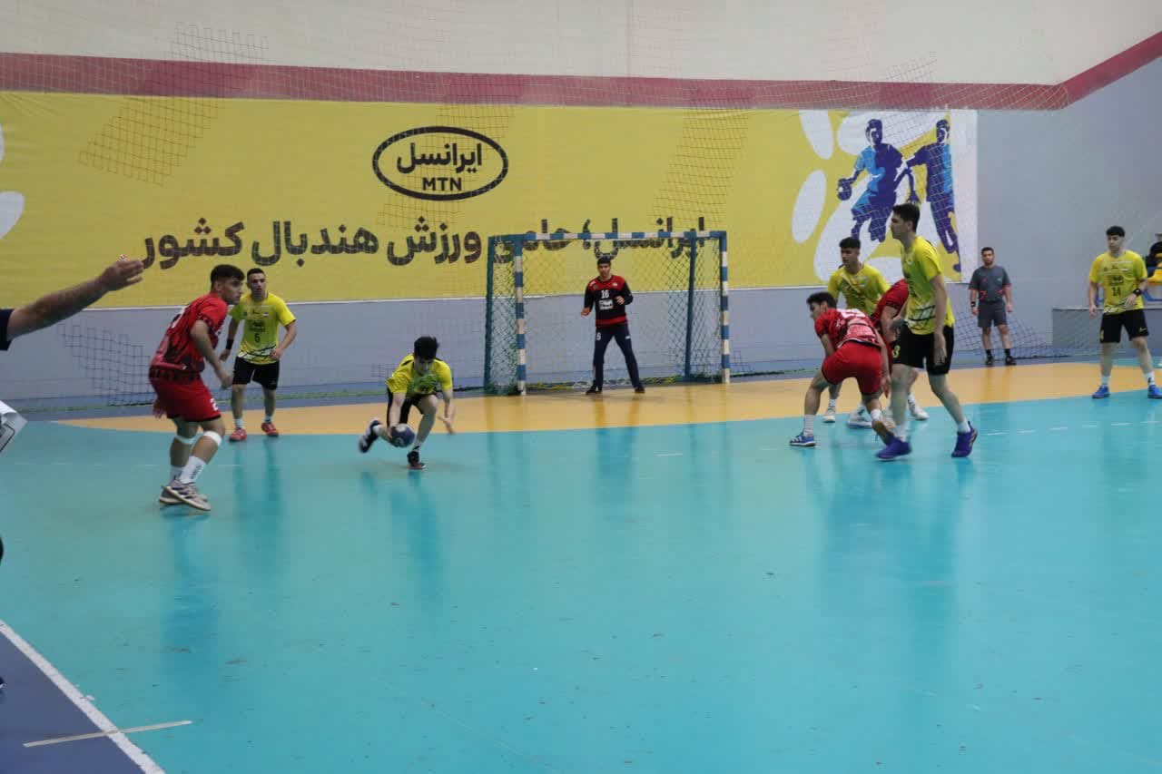 پایان روز نخست مسابقات هندبال جوانان ایران در اصفهان 