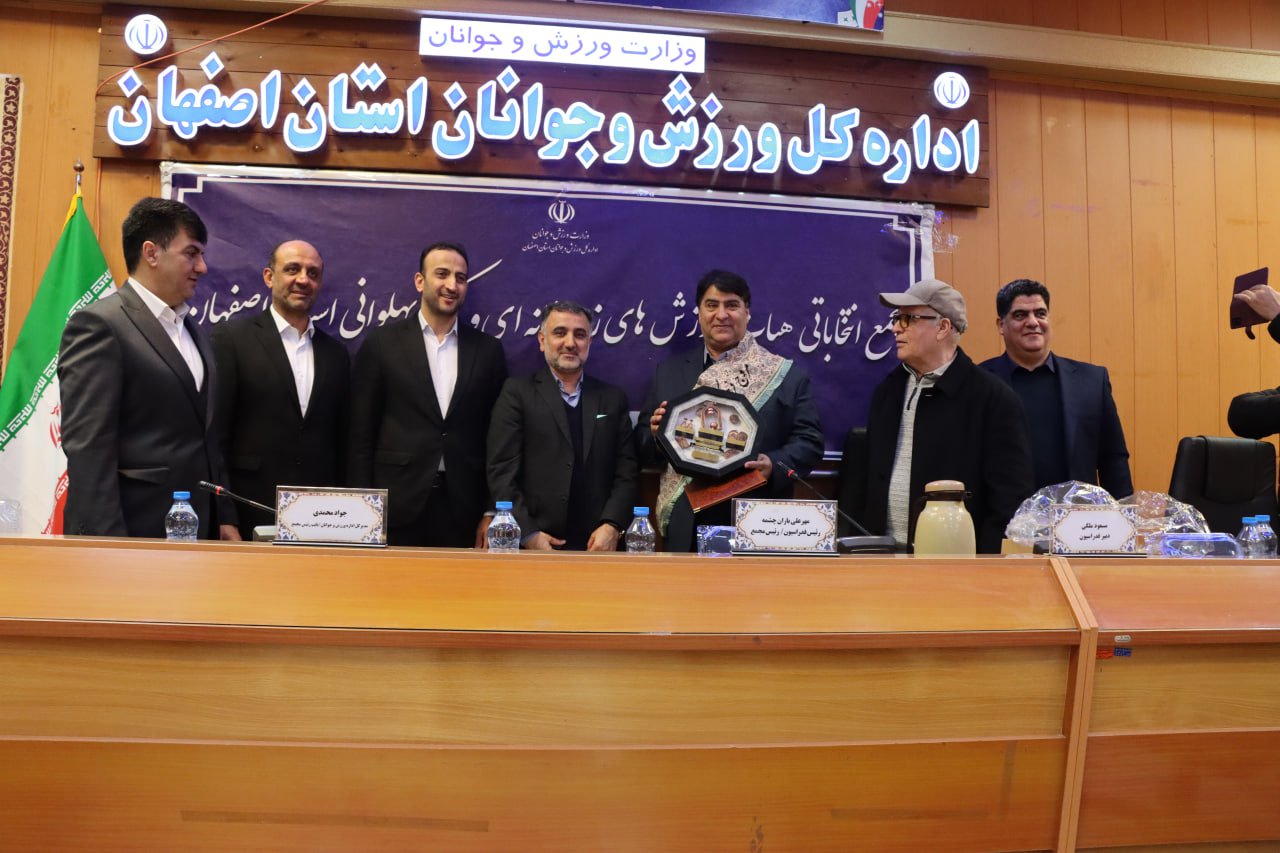 انتخاب حسین‌زاده به عنوان رئیس هیات ورزش زورخانه‌ای و کشتی پهلوانی+تصاویر