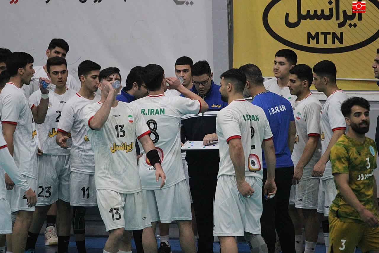 پیروزی تیم ملی هندبال جوانان مقابل پرواز هوانیروز اصفهان+تصاویر