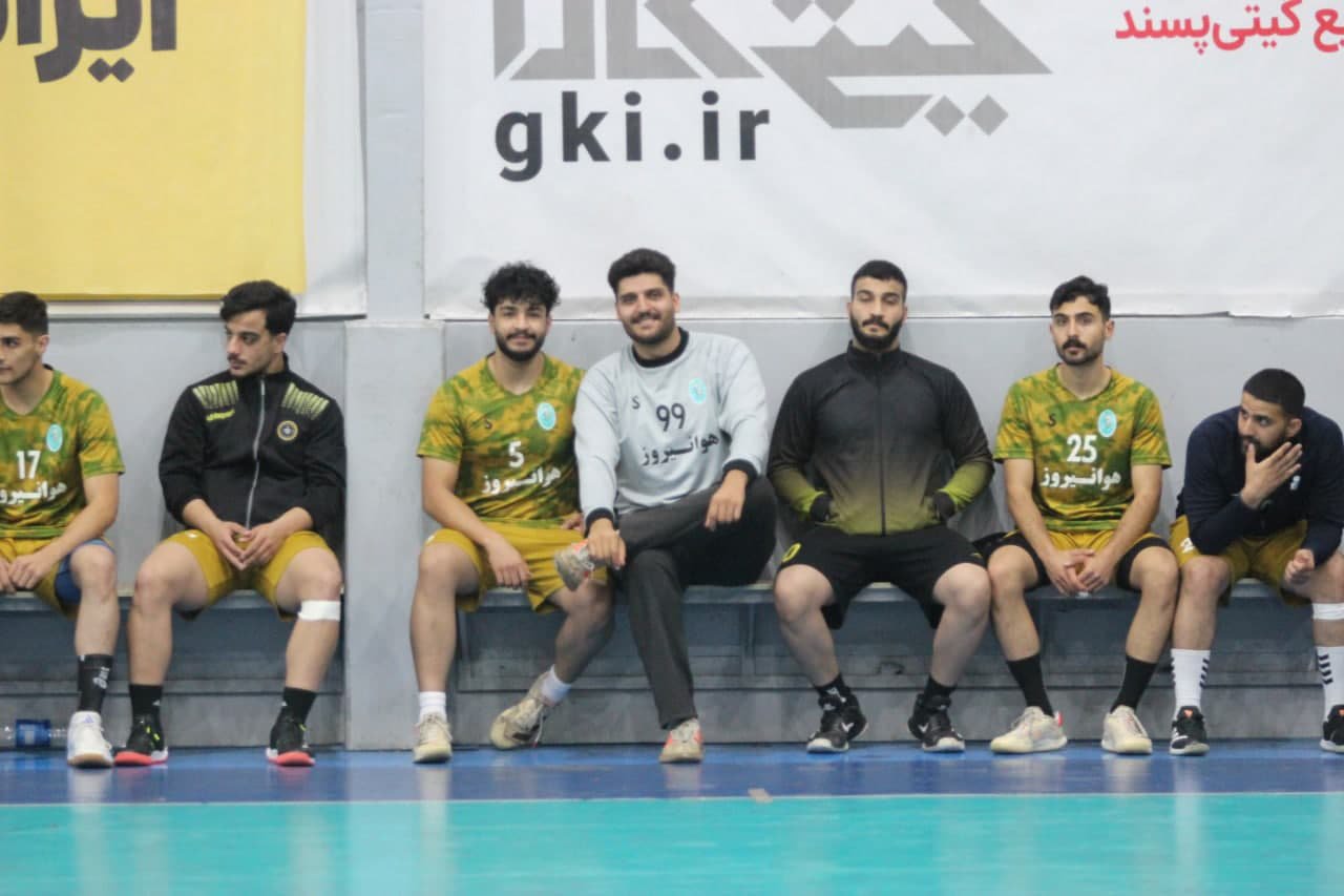 پیروزی تیم ملی هندبال جوانان مقابل پرواز هوانیروز اصفهان+تصاویر