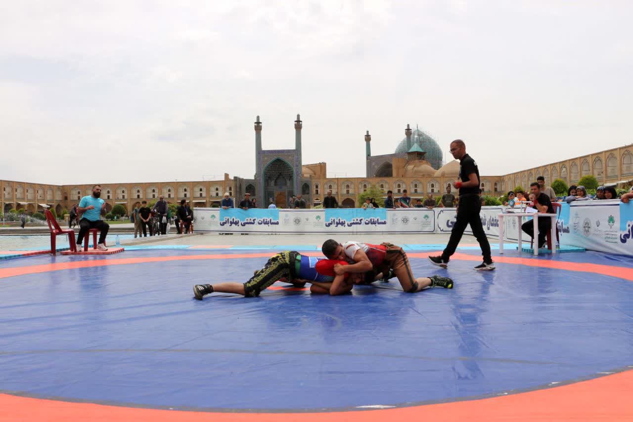 برگزاری جشنواره کشتی استان اصفهان در میدان تاریخی امام (ره)