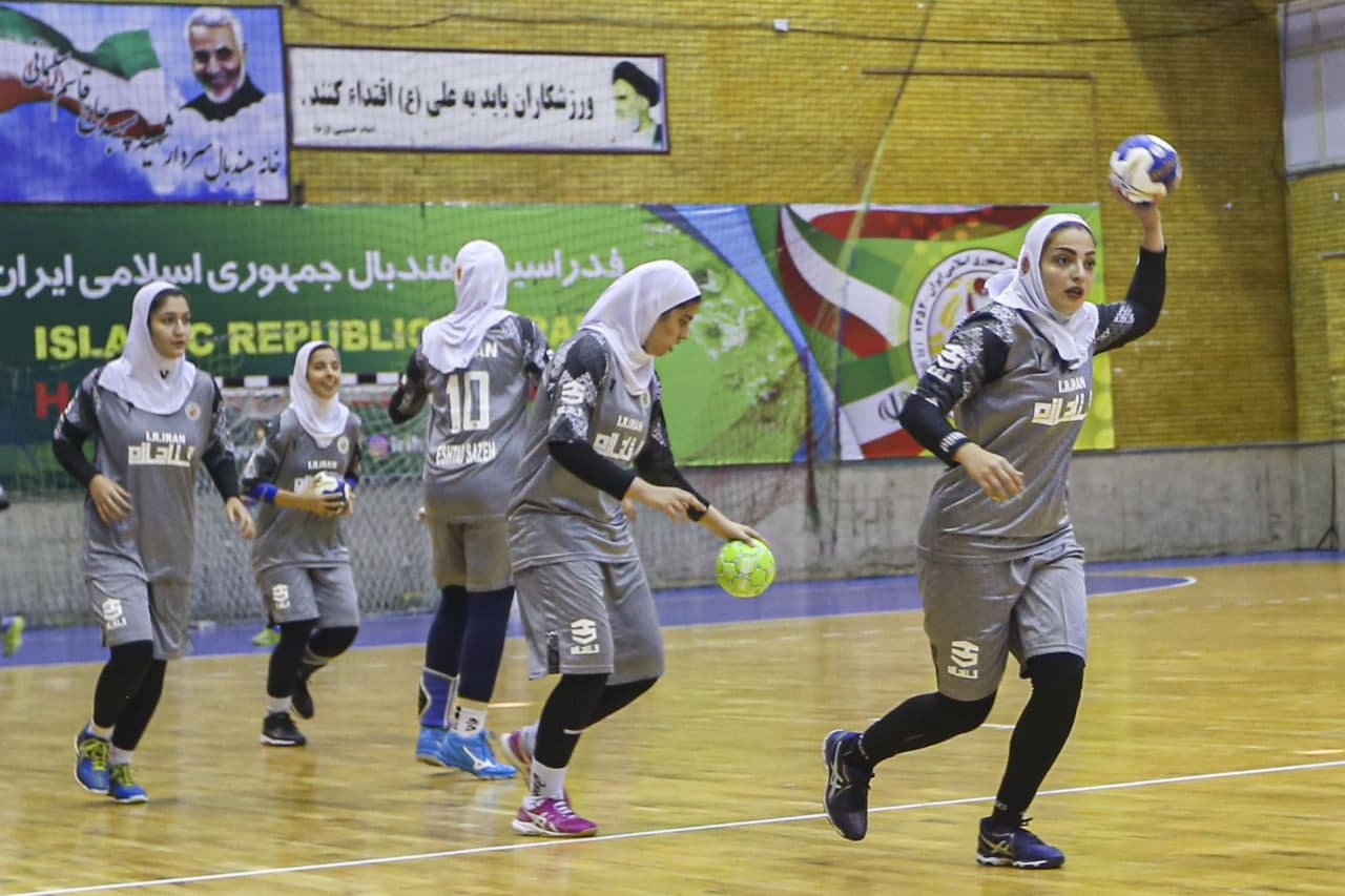 6 دختر اصفهانی در اردوی آمادگی تیم ملی هندبال جوانان ایران